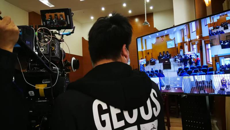 AI生成VS人工创意——井陉县广告片拍摄公司的技术浪漫主义实践